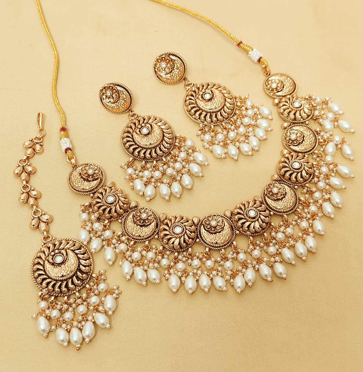 Matt Polish Necklase With Earrings And Tika